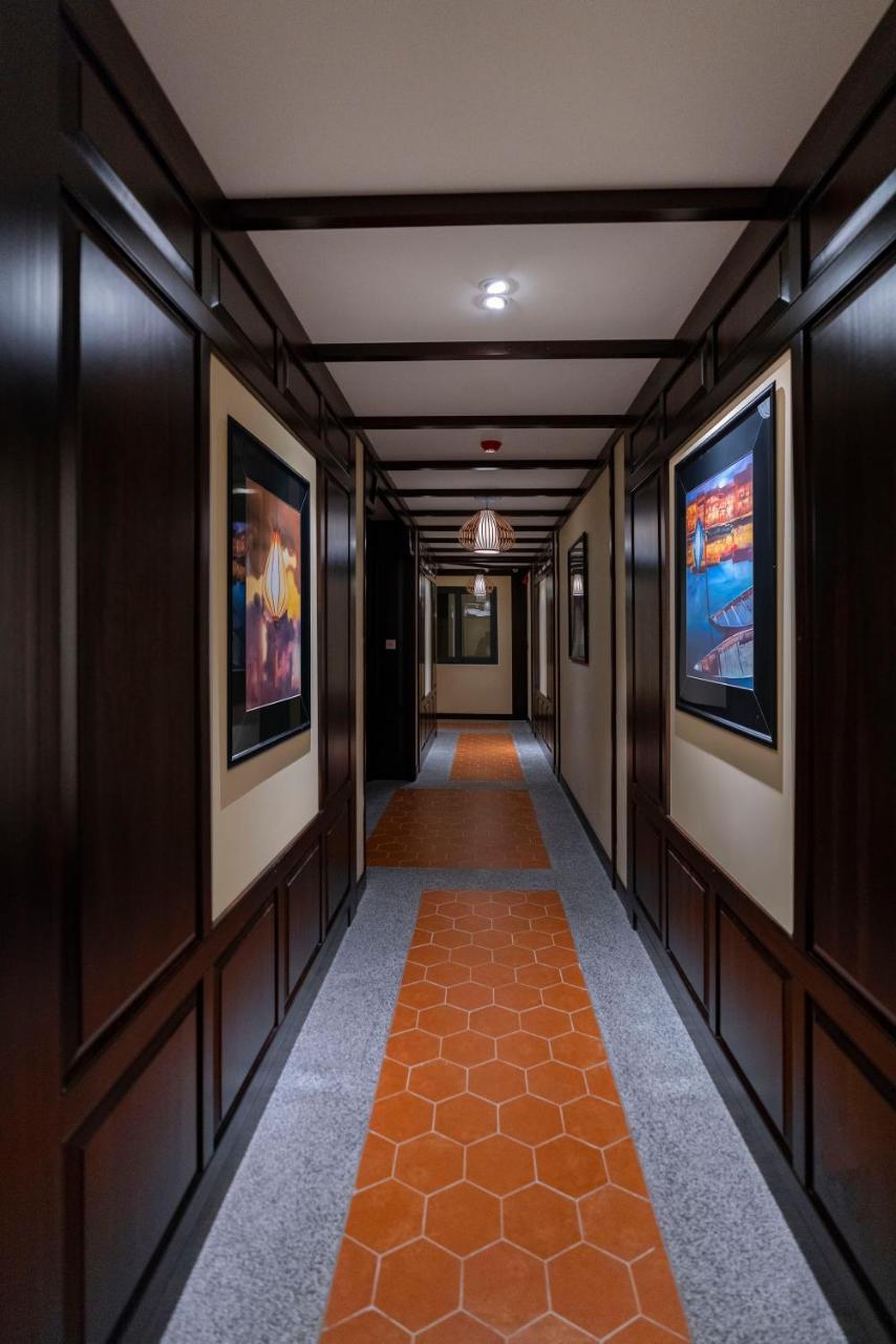 Little Riverside Hoi An . A Luxury Hotel & Spa Exterior foto A hallway on the 10th floor of the hotel